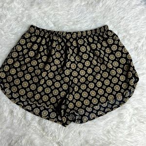 Large Shorts - Flowy L